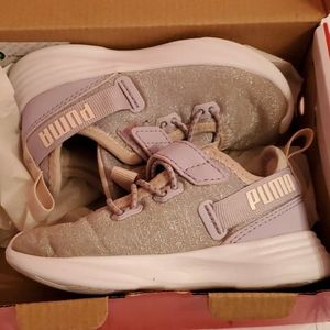 Girls puma sneakera